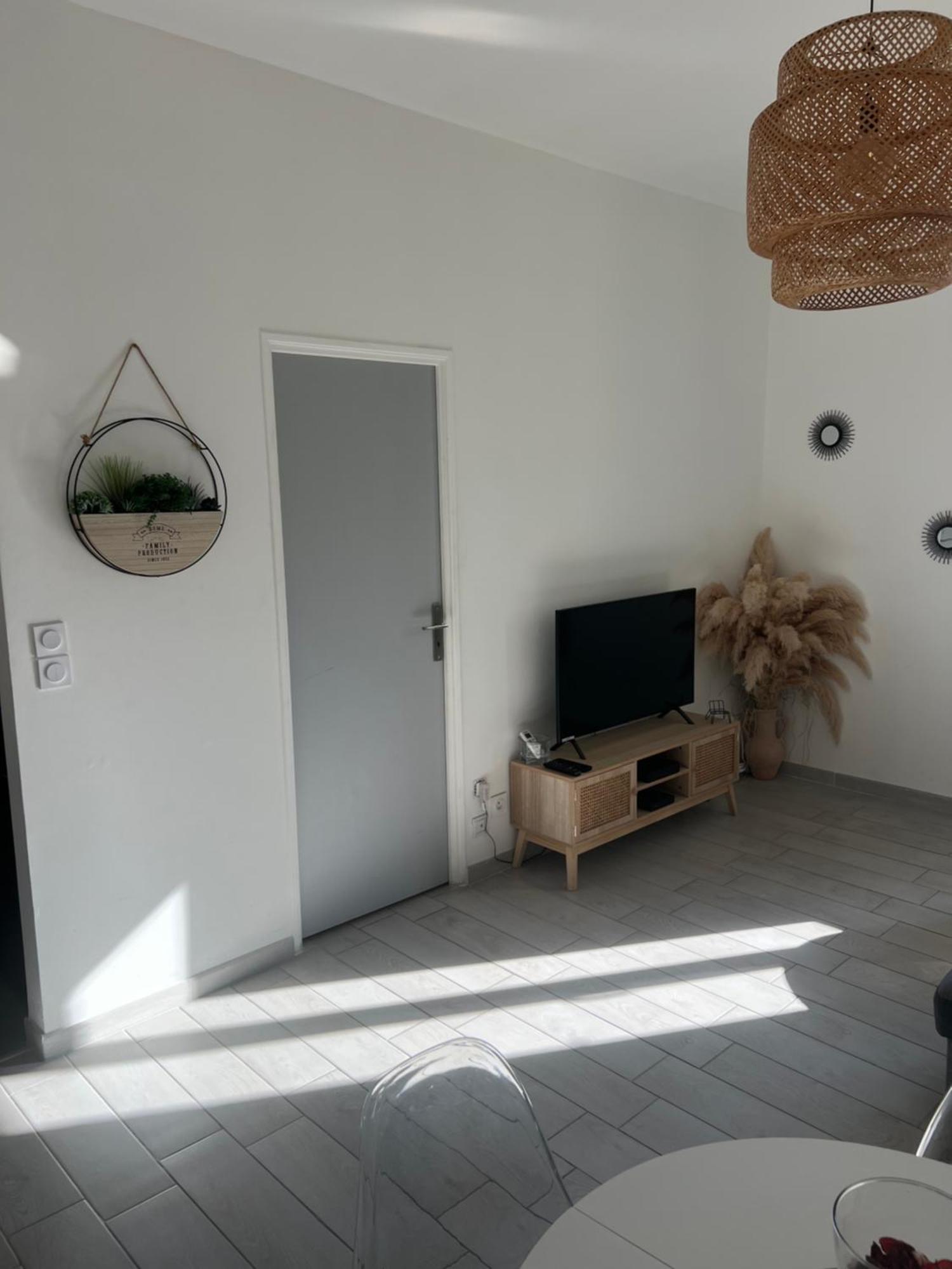 Ferienwohnung Grand T2 Climatise A 5 Min De La Gare St-Charles - Vieux Port Marseilles Exterior foto